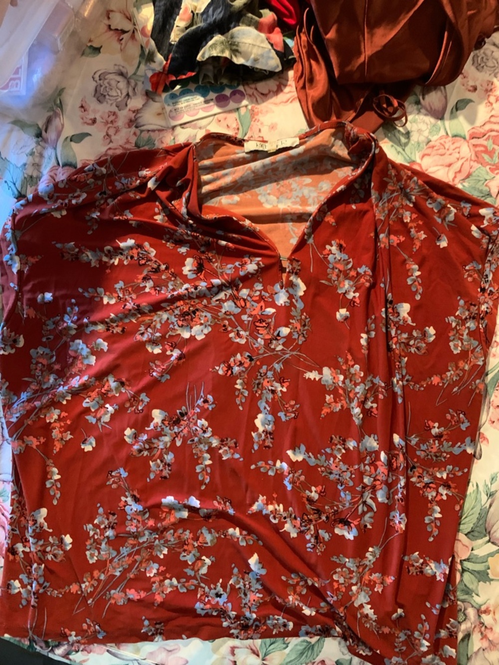 Kasper Women’s Rust Floral V-Neck Blouse Size X-Large